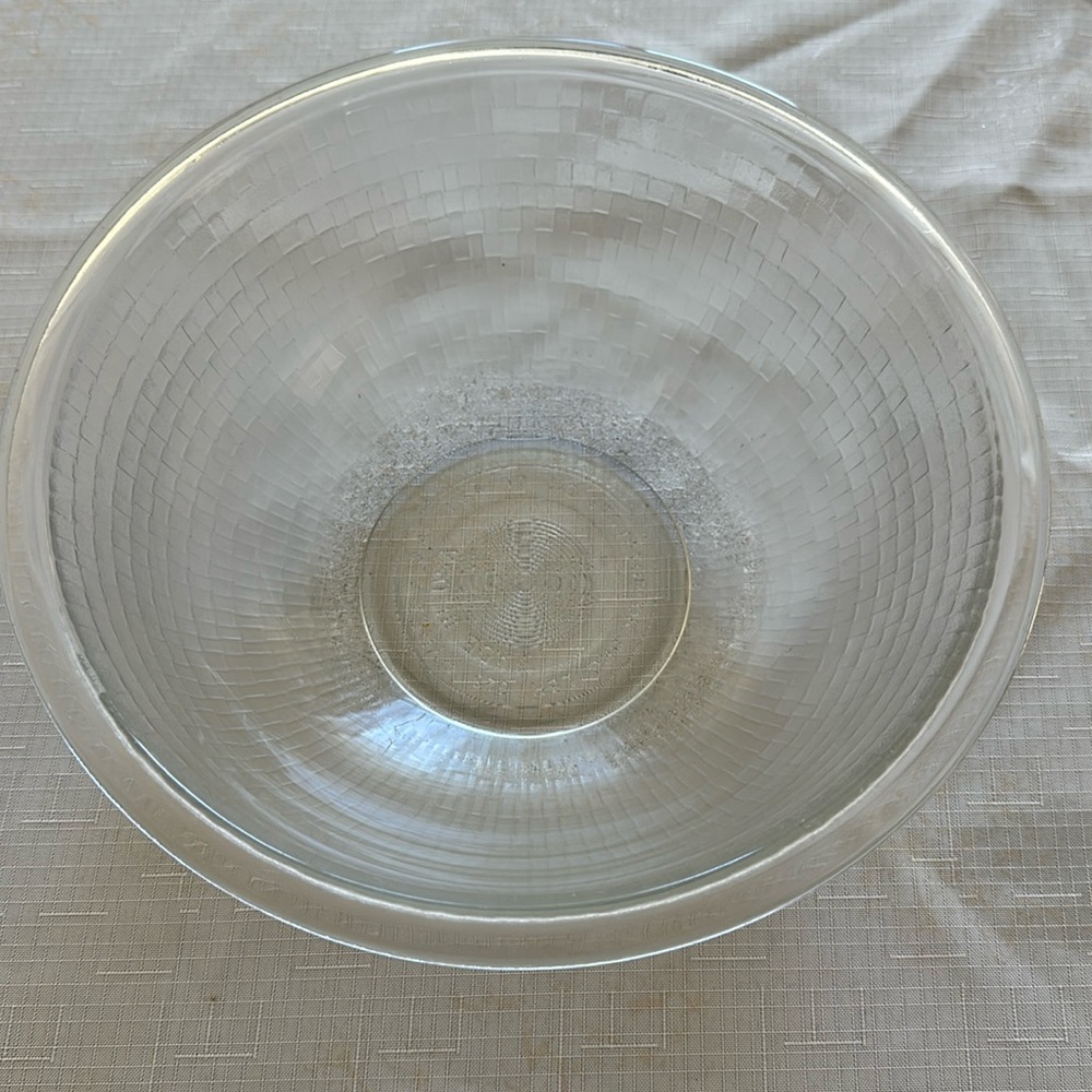RARE Vintage Pyrex Basket Weave Bowl 2.5 L Liter